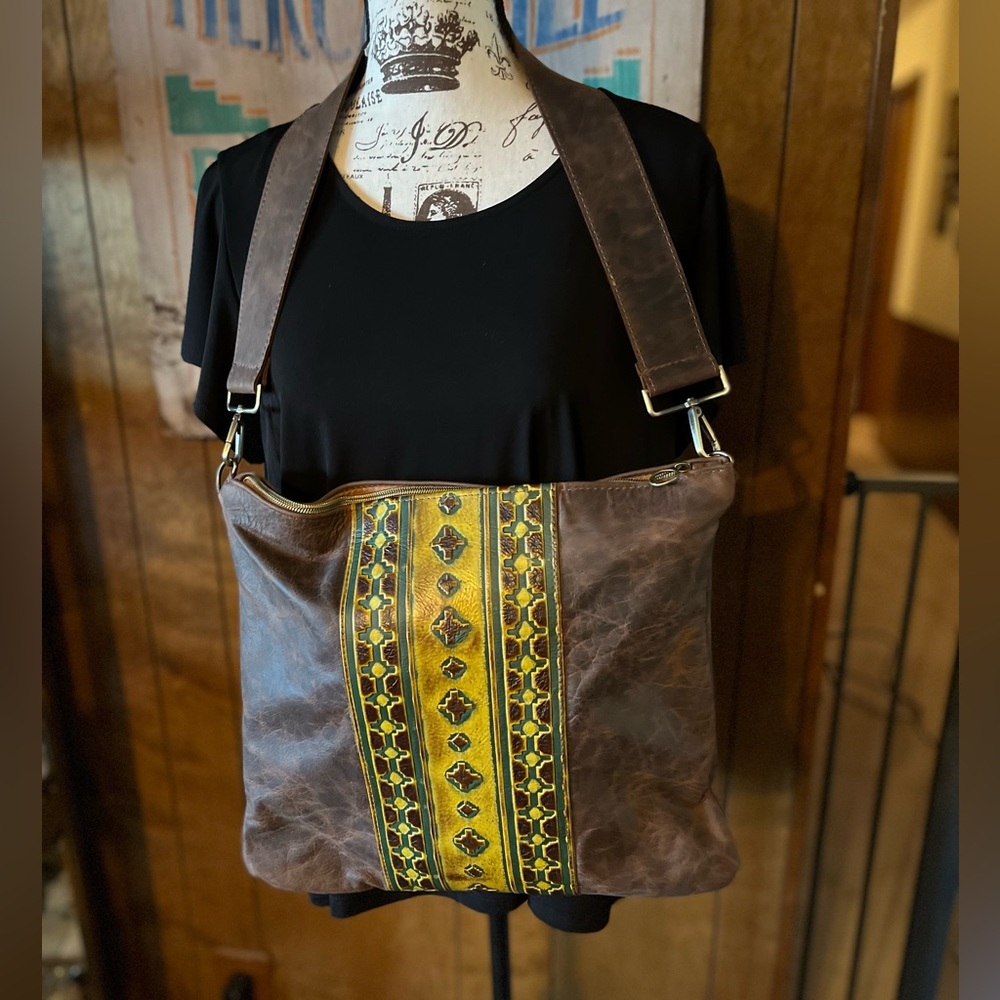 TTT leather like new large bag shoulder bag/purse